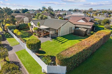Photo of property in 2/99 Riverside Road, Orewa, 0931