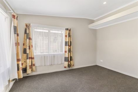 Photo of property in 11 Paton Avenue, Te Atatu South, Auckland, 0610