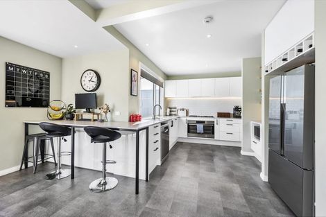 Photo of property in 100 Onepu Road, Lyall Bay, Wellington, 6022