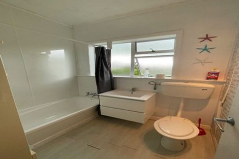 Photo of property in 22 Cornwall Street, Eltham, 4322