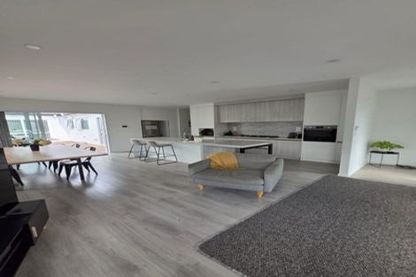 Photo of property in 7 Vinistra Road, Kumeu, 0810