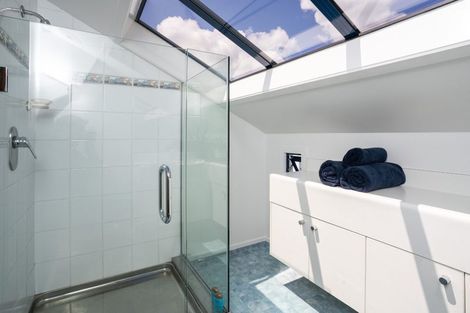 Photo of property in 43 Strowan Road, Strowan, Christchurch, 8052