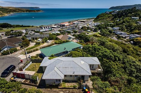 Photo of property in 16 Walker Avenue, Paremata, Porirua, 5026