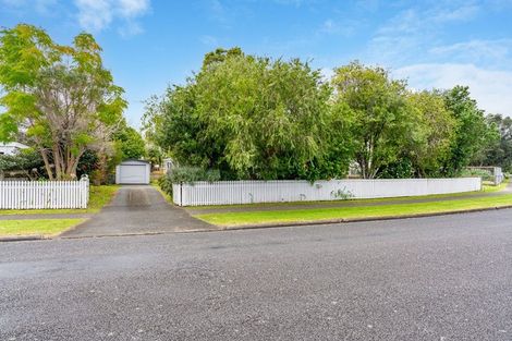 Photo of property in 14 Shearwater Street, One Tree Point, 0118