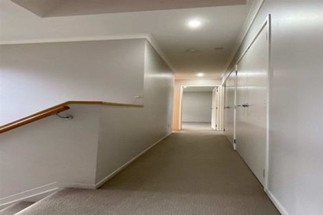 Photo of property in 5 Canyon Drive, Oteha, Auckland, 0632