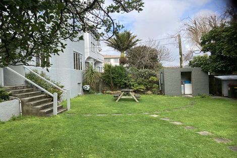 Photo of property in Hamilton Flats, 4/9 Hawker Street, Mount Victoria, Wellington, 6011