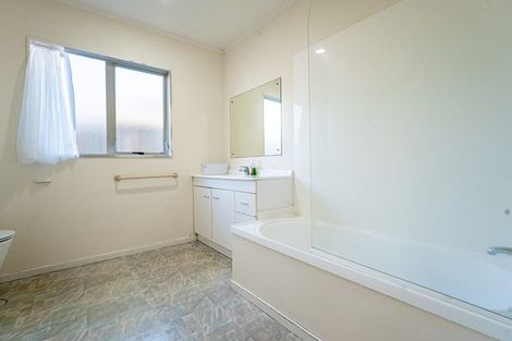 Photo of property in 4 Margarita Rise, Pukekohe, 2120