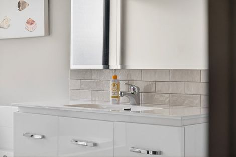 Photo of property in 23 Raabia Close, Parakai, 0830