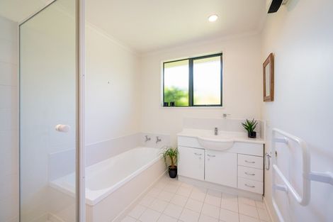 Photo of property in 4 Baker Grove, Wanaka, 9305