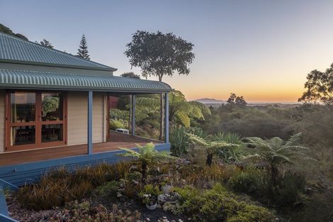 Photo of property in 35 Sunglo Terrace, Otaki, 5512