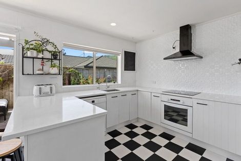 Photo of property in 5a Hemi Street, Waikanae, 5036
