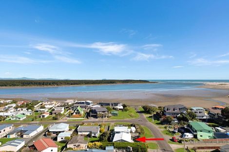 Photo of property in 18 Robbie Street, Foxton Beach, Foxton, 4815