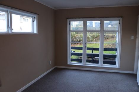 Photo of property in 27 Glenfern Road, Mellons Bay, Auckland, 2014