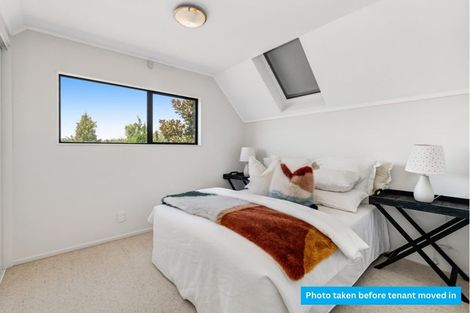 Photo of property in 1/1 Tern Place, Unsworth Heights, Auckland, 0632