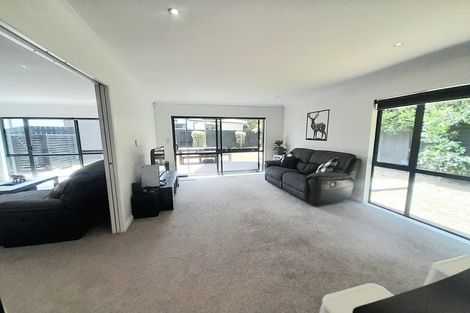 Photo of property in 5 D'urville Place, Kelvin Grove, Palmerston North, 4414