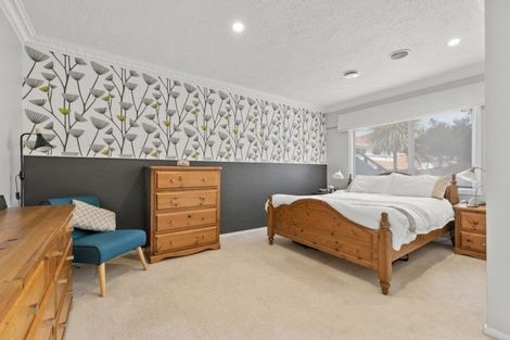 Photo of property in 21 Chelsea View Drive, Chatswood, Auckland, 0626