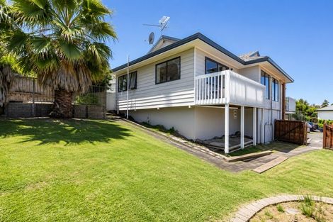 Photo of property in 12 Van Dyke Place, West Harbour, Auckland, 0618