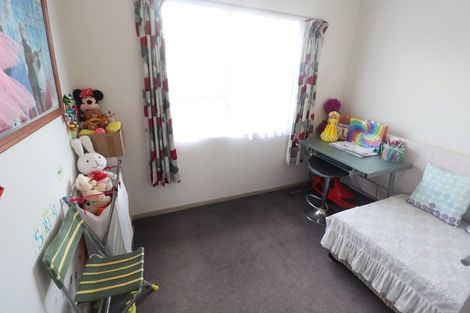 Photo of property in 2/99 Ocean View Road, Hillcrest, Auckland, 0627