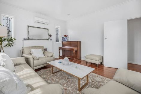 Photo of property in 192 Old Farm Road, Hamilton East, Hamilton, 3216