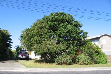 Photo of property in 1/10 Salem Place, Torbay, Auckland, 0630