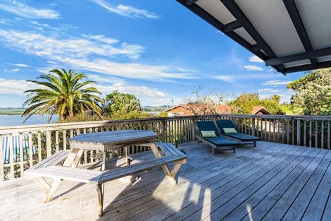 Photo of property in 23 Oxford Street, Whakapirau, 0583