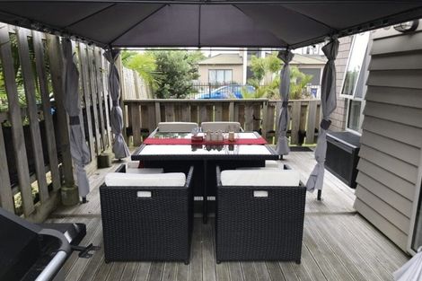 Photo of property in 24 Midhurst Avenue, Henderson, Auckland, 0612