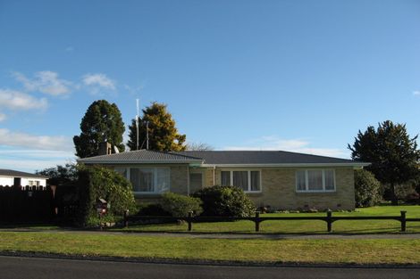 Photo of property in 2 Cedar Place, Hillcrest, Hamilton, 3216