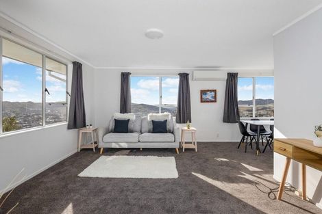 Photo of property in 63 Ruskin Road, Newlands, Wellington, 6037