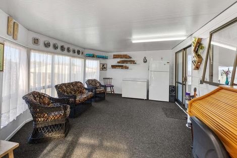 Photo of property in 18 Swinbourne Street, Waverley, 4510