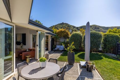 Photo of property in 8 Whitby Close, Waikawa, Picton, 7220