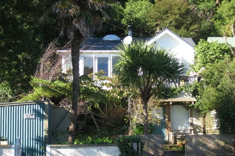 Photo of property in 327 Muritai Road, Eastbourne, Lower Hutt, 5013