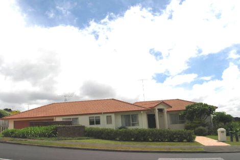 Photo of property in 1 Bluebird Crescent, Unsworth Heights, Auckland, 0632