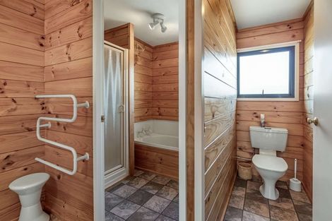 Photo of property in 6 Poutama Place, Tawhero, Whanganui, 4501