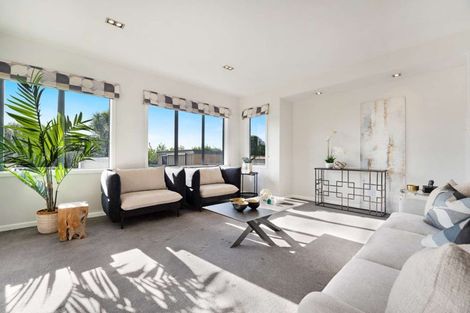 Photo of property in 13 Corsica Way, Karaka, Papakura, 2113