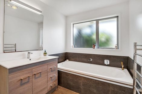 Photo of property in 17 Westwood Drive, Aokautere, Palmerston North, 4471