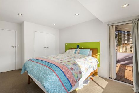 Photo of property in 9 Honeysuckle Lane, Mairangi Bay, Auckland, 0630