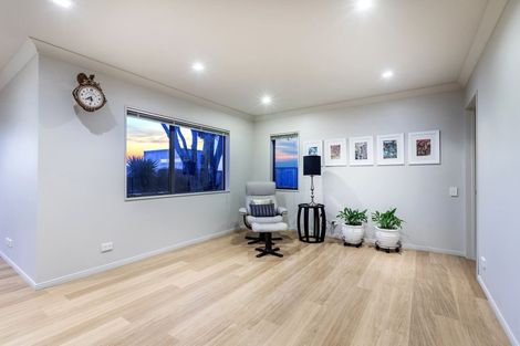 Photo of property in 94 Oakway Drive, Schnapper Rock, Auckland, 0632