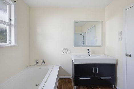 Photo of property in 5 Mayfair Place, Westown, New Plymouth, 4310