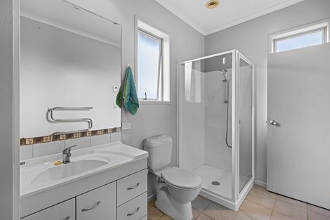 Photo of property in 12 Jelas Road, Red Beach, 0932