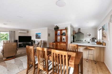 Photo of property in 16 Kayelene Place, Omokoroa, 3114