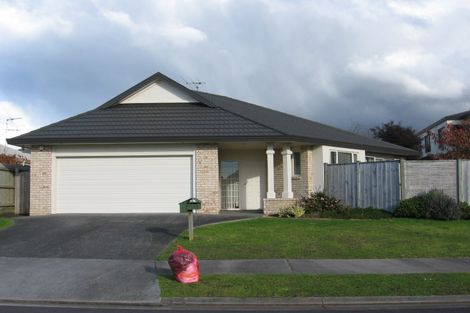 Photo of property in 4 Naul Place, East Tamaki Heights, Auckland, 2016