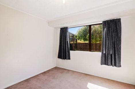Photo of property in 8 Leo Place, Kawaha Point, Rotorua, 3010