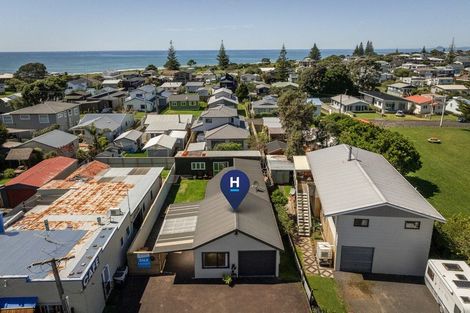 Photo of property in 42 Beach Road, Waihi Beach, 3611