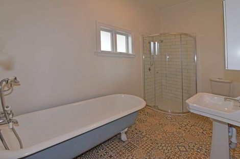 Photo of property in 40 Napier Terrace, Hospital Hill, Napier, 4110