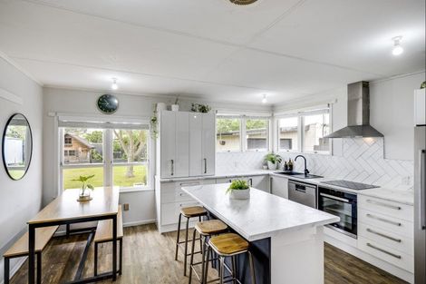 Photo of property in 10 Lipscombe Crescent, Havelock North, 4130