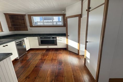 Photo of property in 21 Queen Street, Mount Victoria, Wellington, 6011