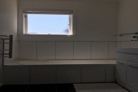 Photo of property in 2/77 Alexander Street, Cockle Bay, Auckland, 2014