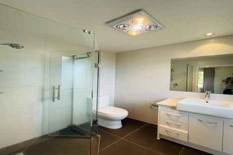 Photo of property in 4a Marina View Drive, West Harbour, Auckland, 0618