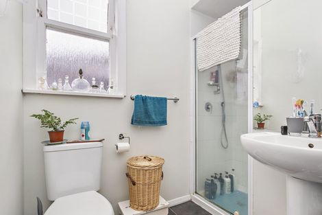 Photo of property in 116 Gracefield Road, Gracefield, Lower Hutt, 5010