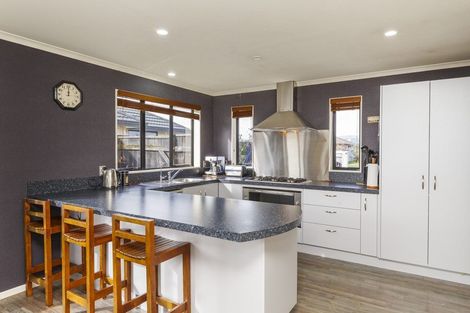 Photo of property in 23 Geneva Terrace, Kelvin Grove, Palmerston North, 4414